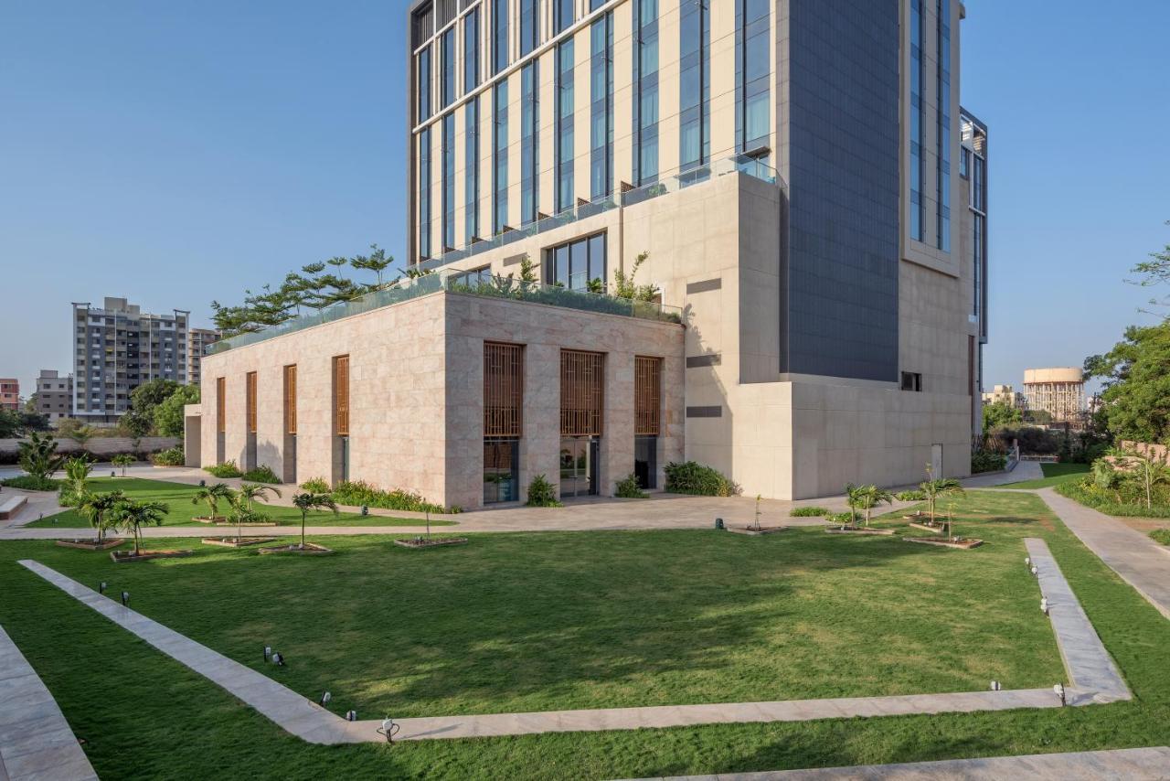 Radisson Blu Hotel & Spa, ナーシク エクステリア 写真
