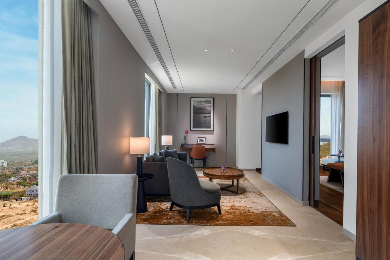 Radisson Blu Hotel & Spa, ナーシク エクステリア 写真