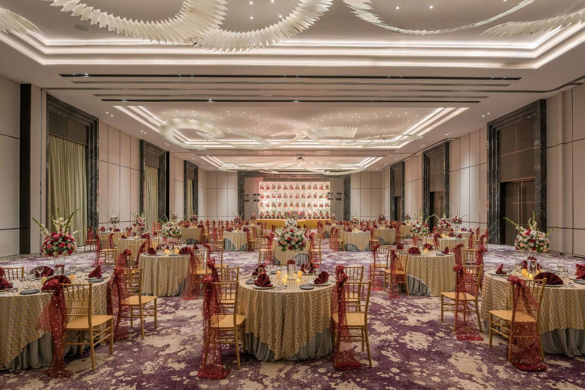 Radisson Blu Hotel & Spa, ナーシク エクステリア 写真