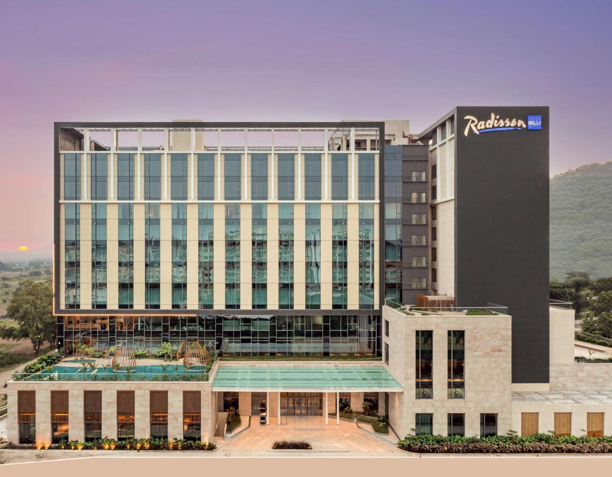 Radisson Blu Hotel & Spa, ナーシク エクステリア 写真