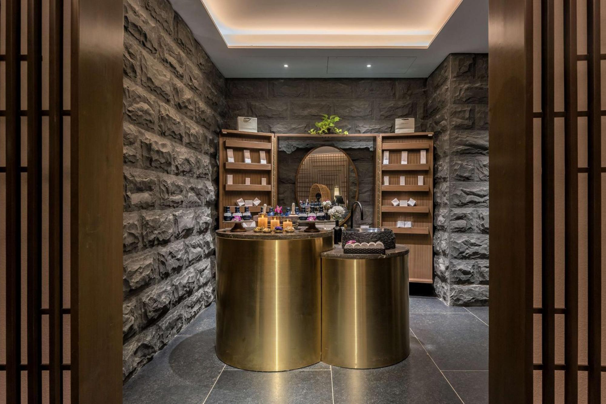 Radisson Blu Hotel & Spa, ナーシク エクステリア 写真