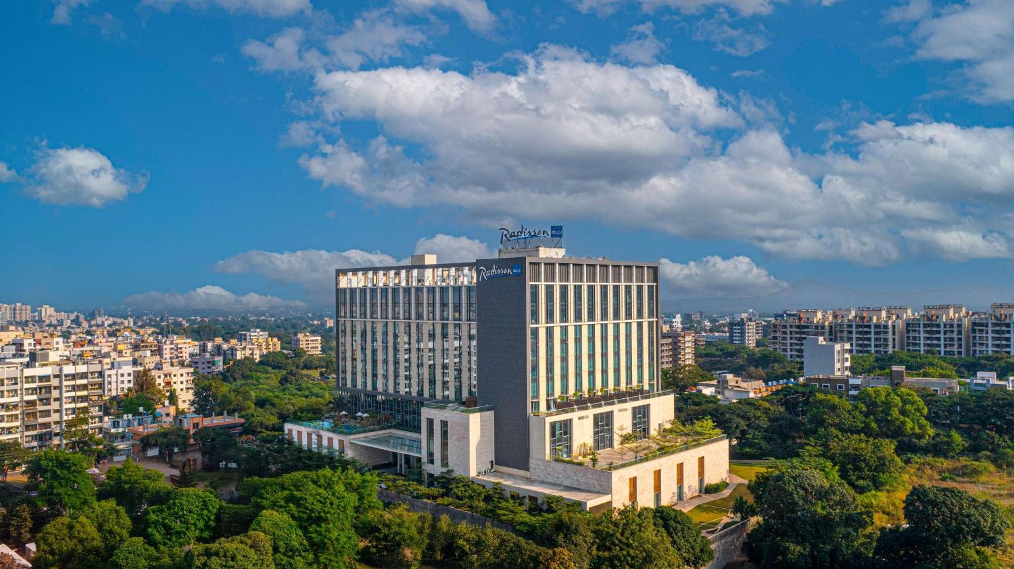 Radisson Blu Hotel & Spa, ナーシク エクステリア 写真